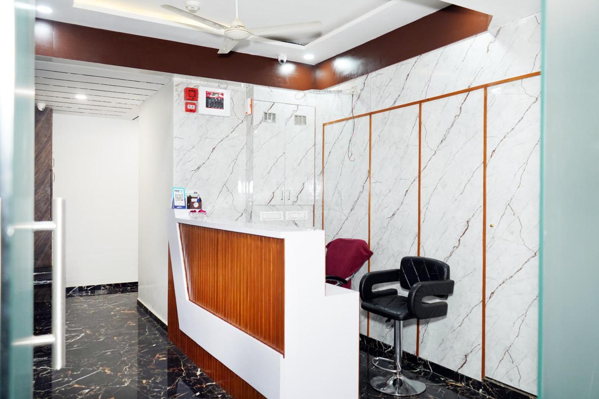 Hotel Pr Villa Gandhinagar Buitenkant foto